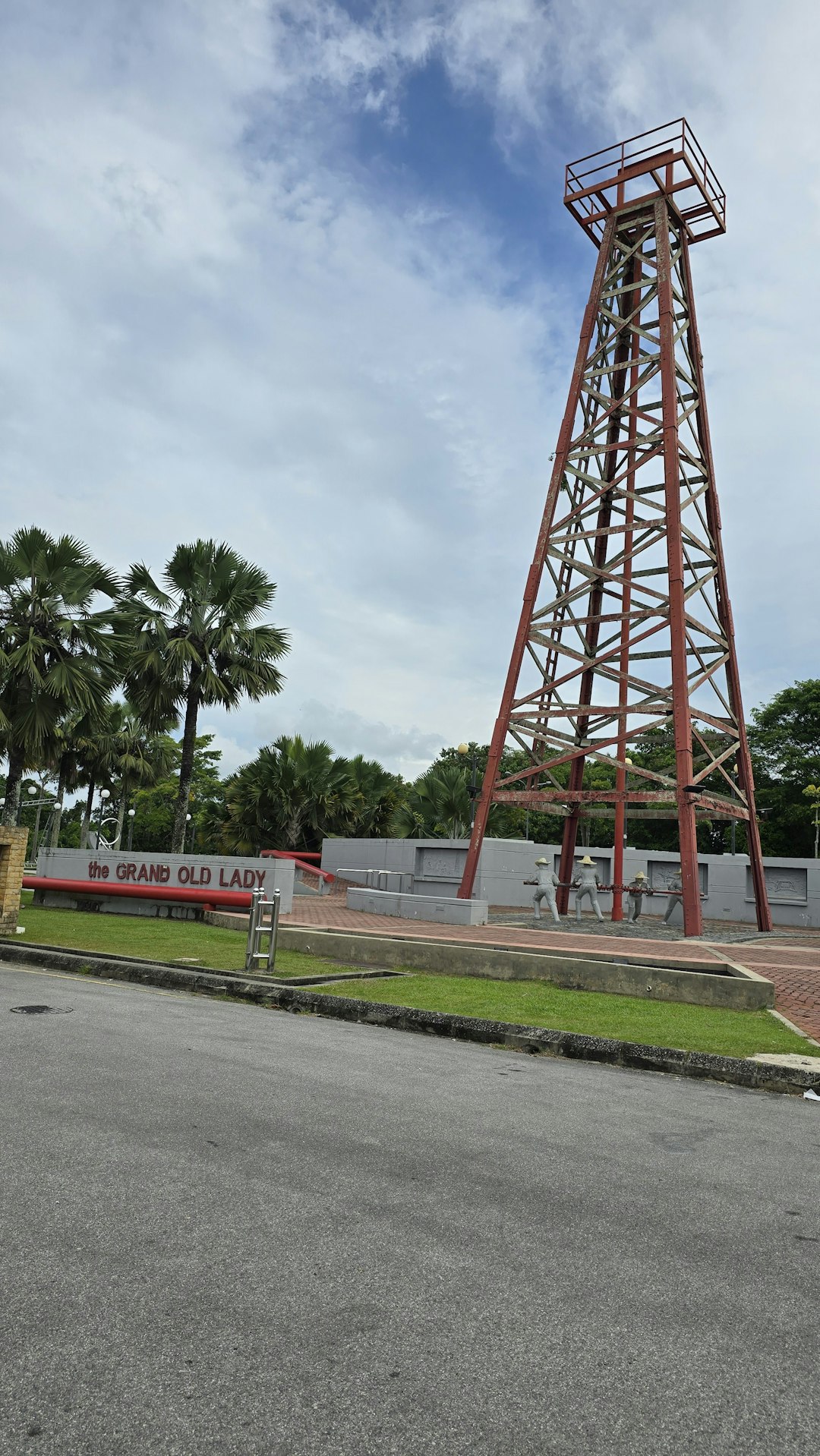 Oil giants cash in while small firms go under